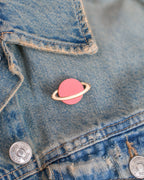 Pin's Planète rose