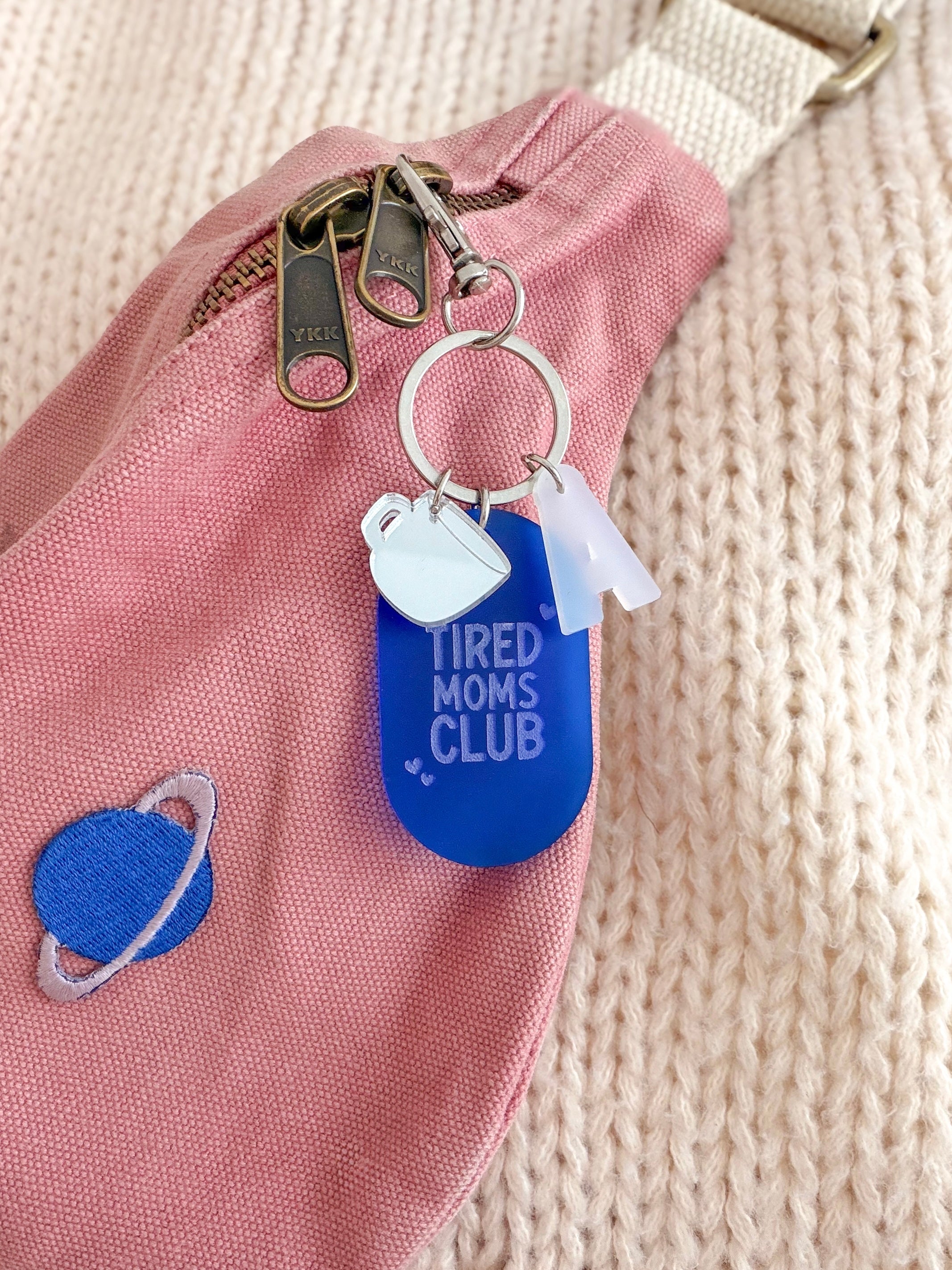 Porte-clés grigri Tired Moms Club
